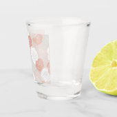 Minimalist Pastel Rose White Floral Pattern ショットグラス (右)