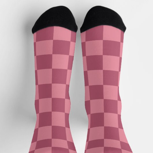 Minimalist Pink Checkerboard Pattern ソックス (上部)