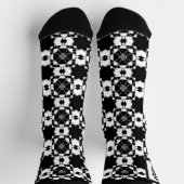 Minimalist retro check pattern – Monochrome design ソックス (上部)