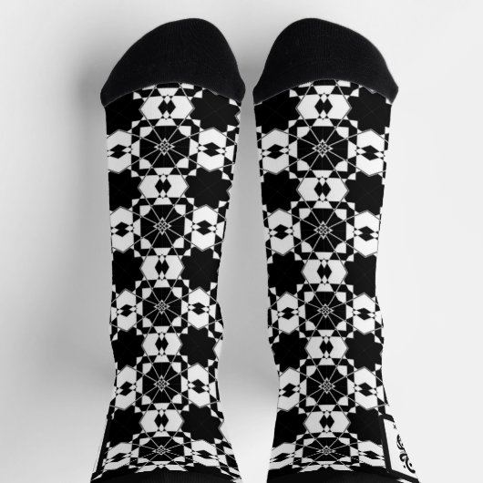 Minimalist retro check pattern – Monochrome design ソックス (上部)
