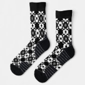 Minimalist retro check pattern – Monochrome design ソックス (左)