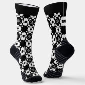 Minimalist retro check pattern – Monochrome design ソックス (傾斜あり)