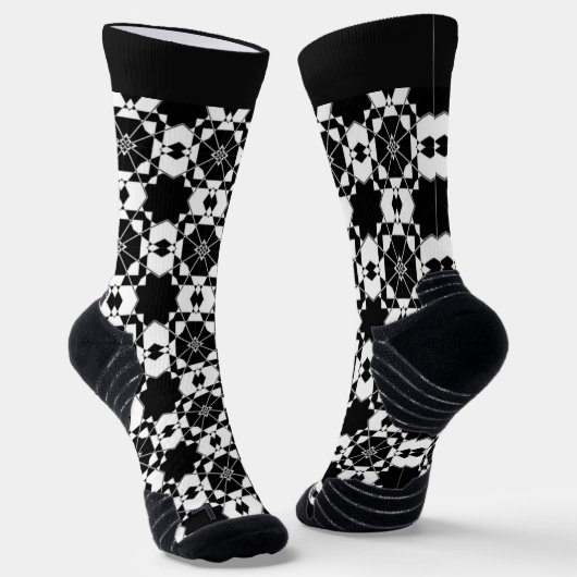 Minimalist retro check pattern – Monochrome design ソックス (傾斜あり)