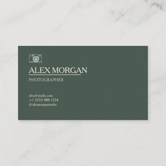 Minimalist Sage Green Camera Logo Photographer 名刺 (裏面)