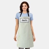 Minimalist Sage Stripe & Daisy Apron エプロン (着用した状態)