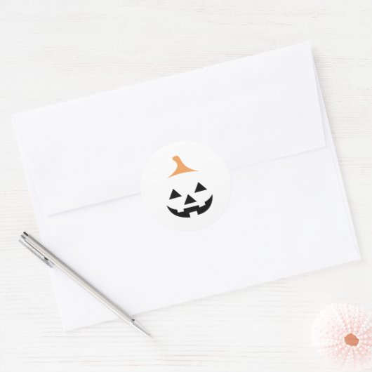Minimalist Scary Pumpkin ラウンドシール (封筒)