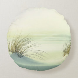 Minimalist Serene White Sand Dunes Beach ラウンドクッション
