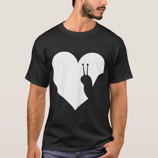 Minimalist Snail Heart Design Tシャツ (正面)
