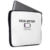 Minimalist Social Battery Low Typography 15" ラップトップスリーブ (正面右)