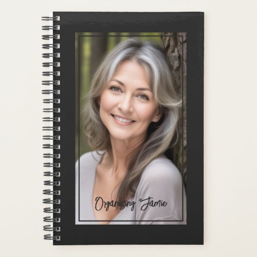 Minimalist Soft Black Personalized Script Photo プランナー手帳 (正面)