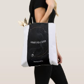 Minimalist, statement-making tote bags トートバッグ (クローズアップ)