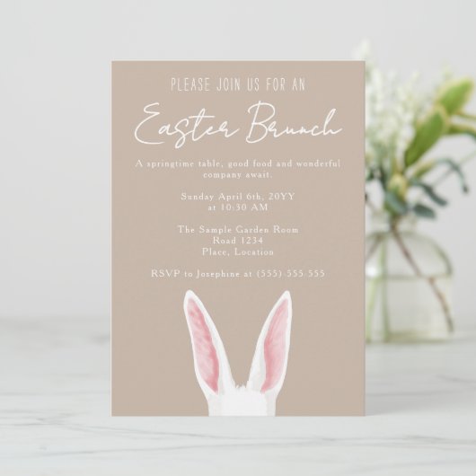 Minimalist White Bunny Ears Beige Easter Brunch 招待状 (スタンド正面)
