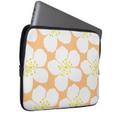 Minimalist White Floral Pattern ラップトップスリーブ (正面右)