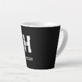 MINIMALIST WHITE ONE LETTER MONOGRAM NAME BLACK カフェラテマグ (右アングル)
