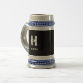 MINIMALIST WHITE ONE LETTER MONOGRAM NAME BLACK ビールジョッキ (正面左)