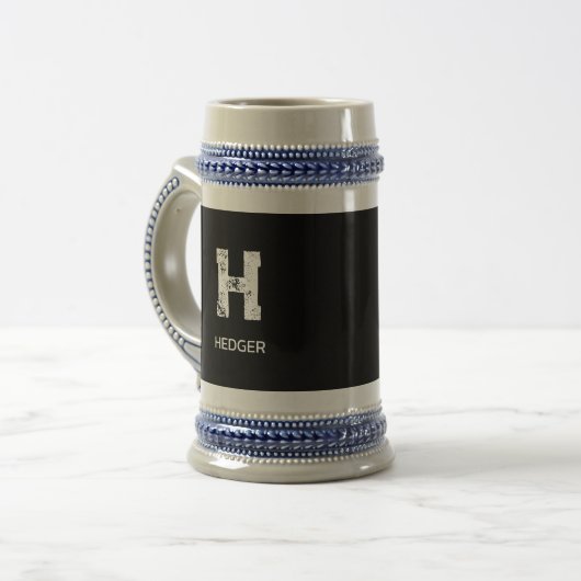 MINIMALIST WHITE ONE LETTER MONOGRAM NAME BLACK ビールジョッキ (正面左)