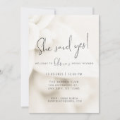 Minimalist White Petal Bridal Shower Invite 招待状 (正面)