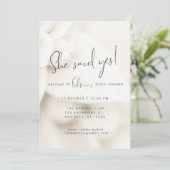 Minimalist White Petal Bridal Shower Invite 招待状 (スタンド正面)