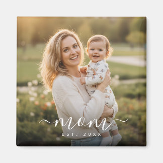 Minimalist White Script Mom Est Year マグネット