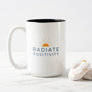 Minimalist Yellow Sun Radiate Positivity Encourage ツートーンマグカップ