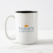 Minimalist Yellow Sun Radiate Positivity Encourage ツートーンマグカップ (左)