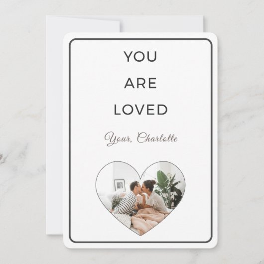 Minimalist You Are Loved Valentine Photo Card シーズンカード (正面)