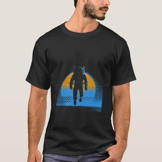 Minimalistic Astronaut in Space Astronomy Planets Tシャツ (正面)