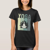 Minimalistic Lotus Flower Meditating Yoga Tシャツ (正面)