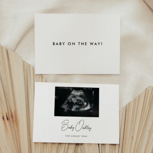 Minimalistic Script "Baby On The Way!" Pregnancy 案内状