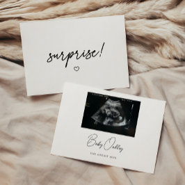 Minimalistic "Surprise!" New Baby Pregnancy Photo 案内状
