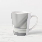 Minimalistisches Osterei auf modernem Podest カフェラテマグ (右)