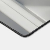 Minimalistisches Osterei auf modernem Podest デスクマット (コーナー)