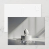 Minimalistisches Osterei auf modernem Podest ポストカード (正面/裏面)