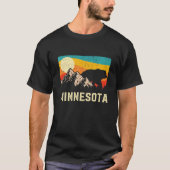 Minnesota Nature Wild Bear Retro Sunset Hiking Tシャツ (正面)