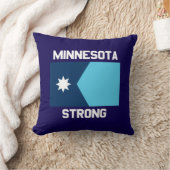 Minnesota Strong Throw Pillow クッション (ブランケット)