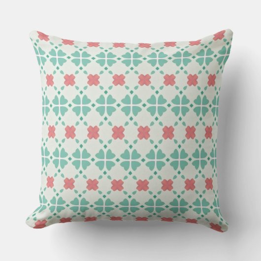 Mint green and pink floral clover tile pattern クッション (正面)