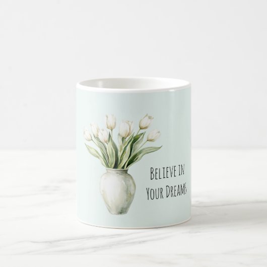Mint White Tulip Flowers in Vase コーヒーマグカップ (中央)