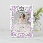 Mis Quinceフォト招待状バイリンガルラベンダー 招待状 (スタンド正面)