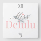 Miss Delulu – ピンクとグレーのホームデコ スクエア壁時計 (正面)