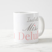 Miss Delulu, Funny Pink Aesthetic Gift for Her ジャンボコーヒーマグカップ (正面右)