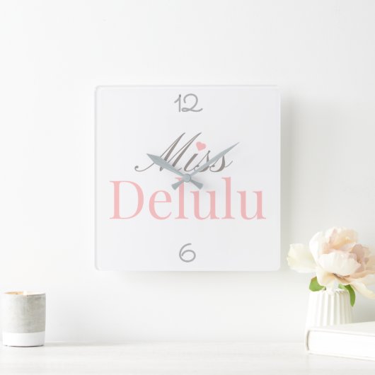Miss Delulu – Pink and Grey Home Decor スクエア壁時計 (ホーム)