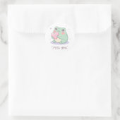 Miss You Frog Sticker Cute Frog Holding Heart Emot ラウンドシール (バッグ)