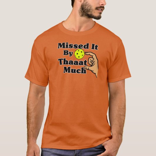 Missed It By That Much Orange Pickleball Funny Tシャツ (正面)