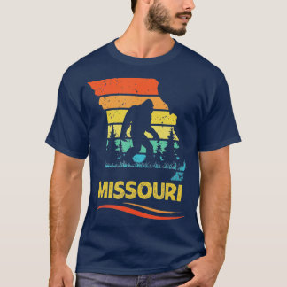 Missouri with a Bigfoot  Tシャツ