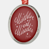 Mistletoe and Miracles Red & White Round Christmas メタルオーナメント (左)