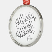 Mistletoe & Miracles Black & White Round Christmas メタルオーナメント (左)