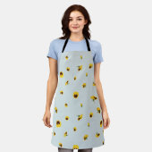 Misty Blue Japanese Yellow Pansy Floral Pattern エプロン (着用した状態)