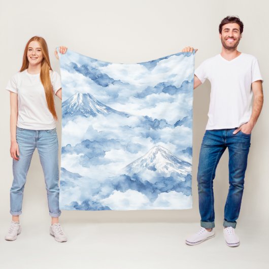 Misty Peaks – 水彩山岳風景画 (10) フリースブランケット (インサイチュ)