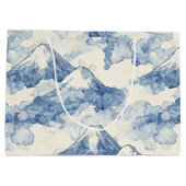 Misty Peaks – 水彩山岳風景 (3) ラージペーパーバッグ (裏面)