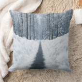 Misty Winter Forest Path Winter Landscape クッション (ブランケット)